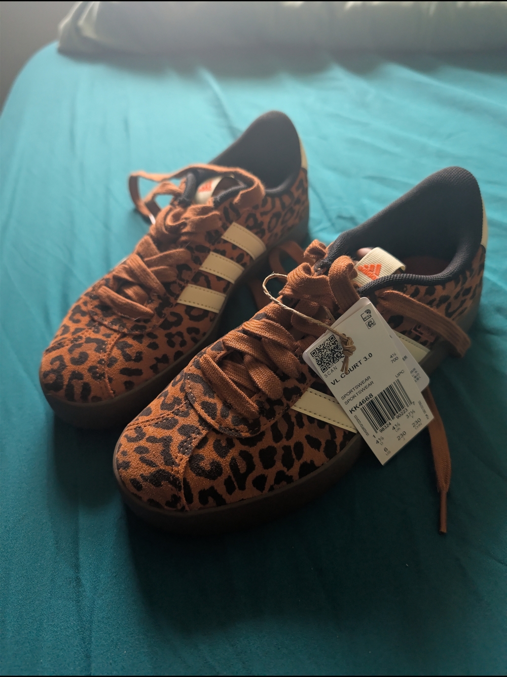 NWT Adidas Leopard VL Court 3.0 Sneakers - Picture 3 of 7